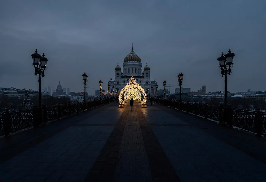 Храм Христа Спасителя, вид с Патриаршего моста