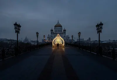 Храм Христа Спасителя, вид с Патриаршего моста